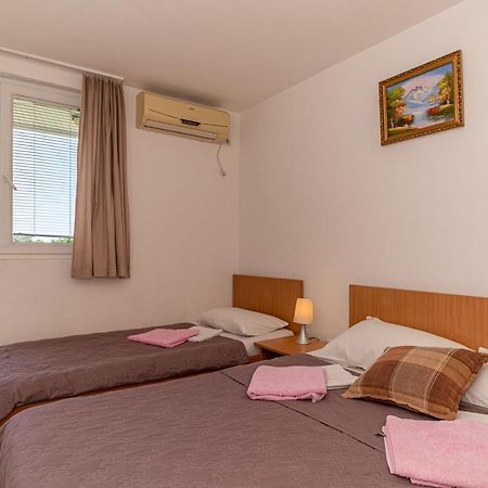 Apartment Knezevic Petrovac エクステリア 写真