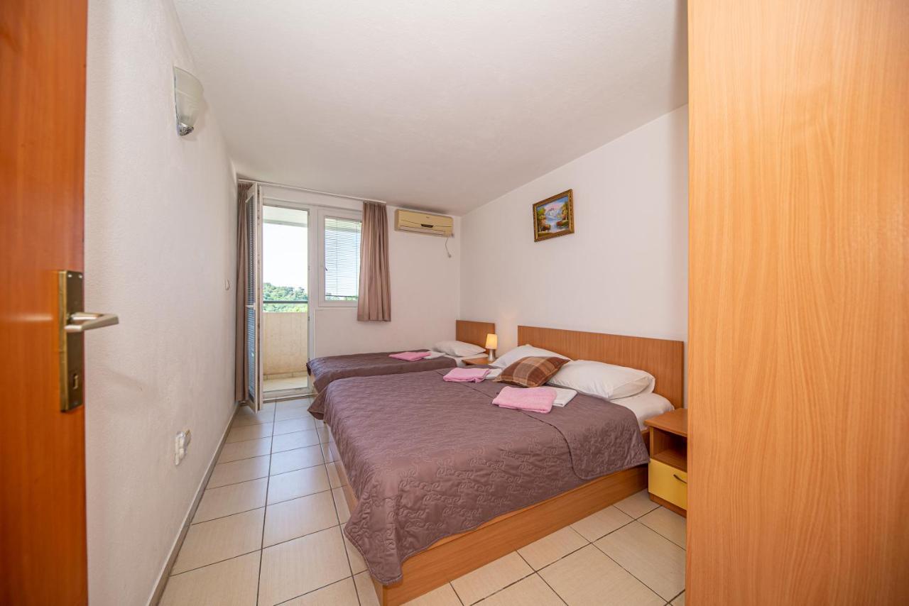 Apartment Knezevic Petrovac エクステリア 写真