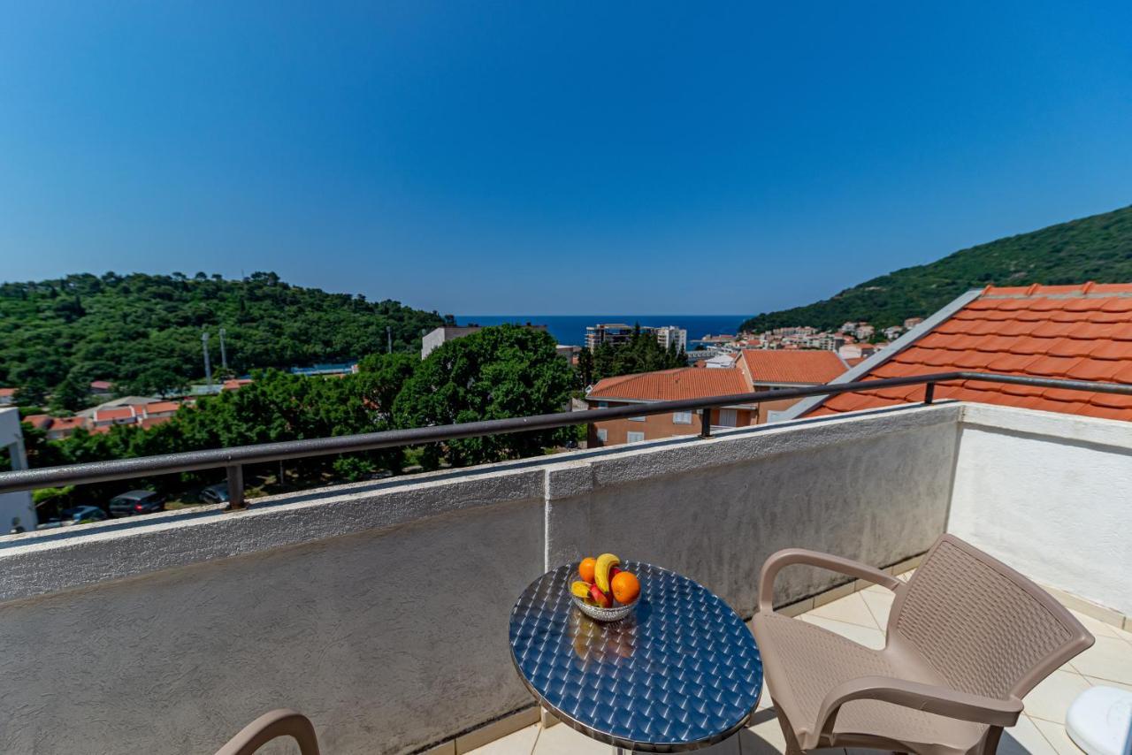 Apartment Knezevic Petrovac エクステリア 写真