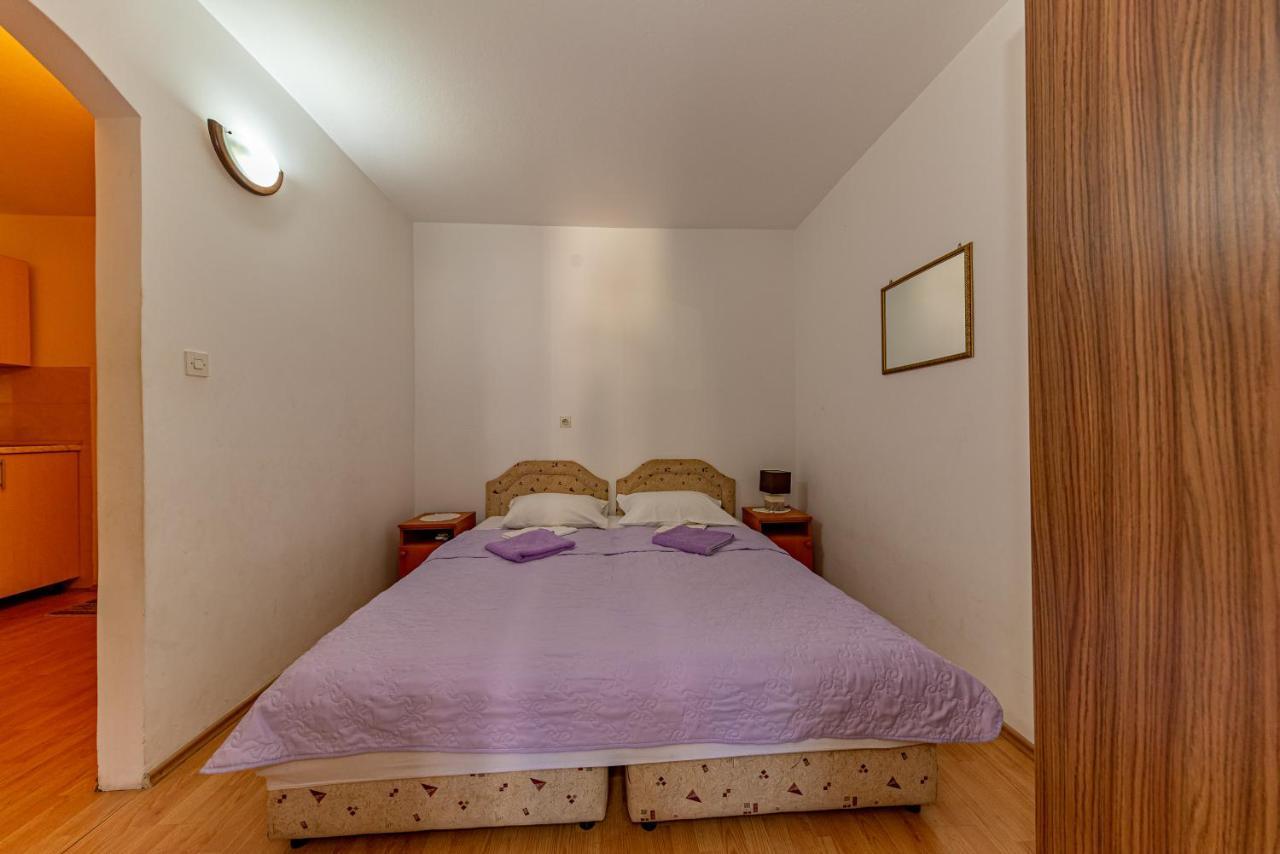 Apartment Knezevic Petrovac エクステリア 写真