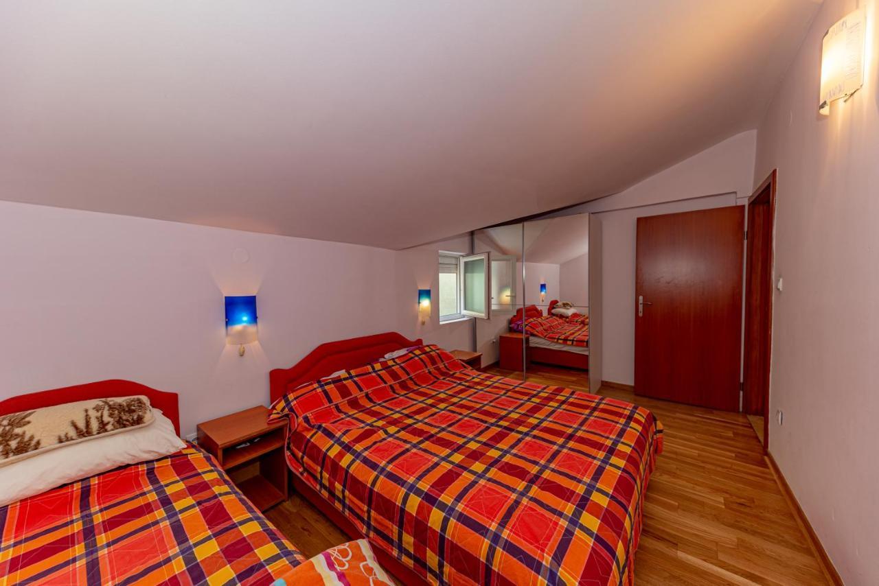 Apartment Knezevic Petrovac エクステリア 写真