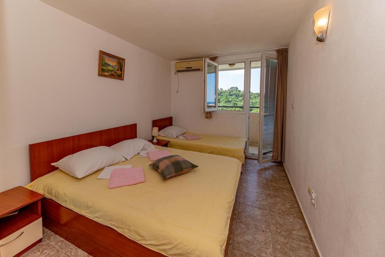 Apartment Knezevic Petrovac エクステリア 写真